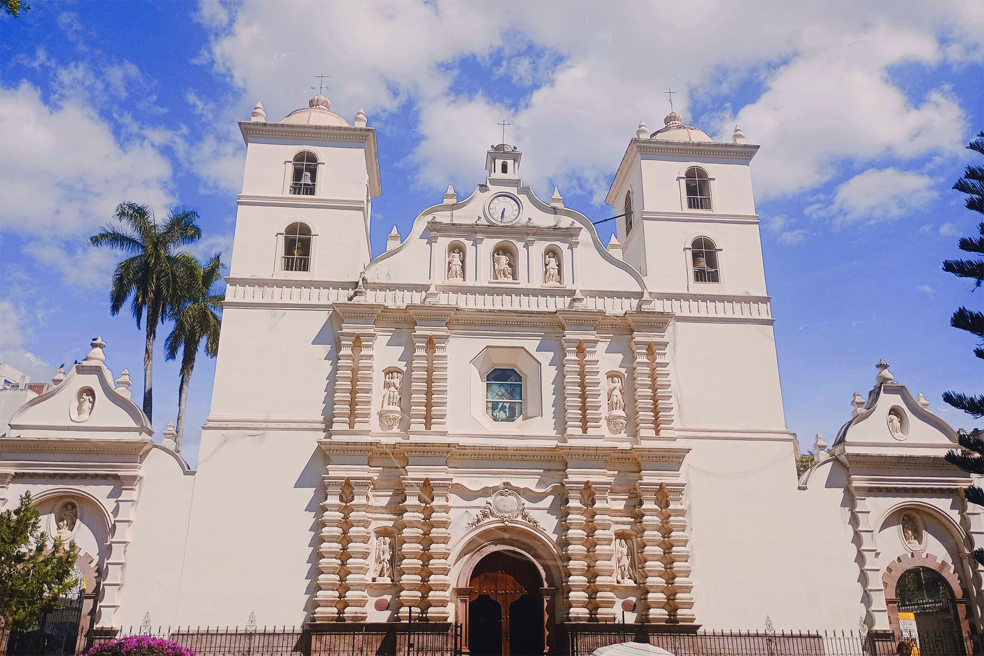 Собор Святого Михаила Архангела (Catedral Basílica de San Miguel Arcángel)